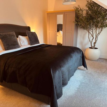 Lola'S Loft With Lake Views - Central Bowness - Pet Friendly Exterior photo