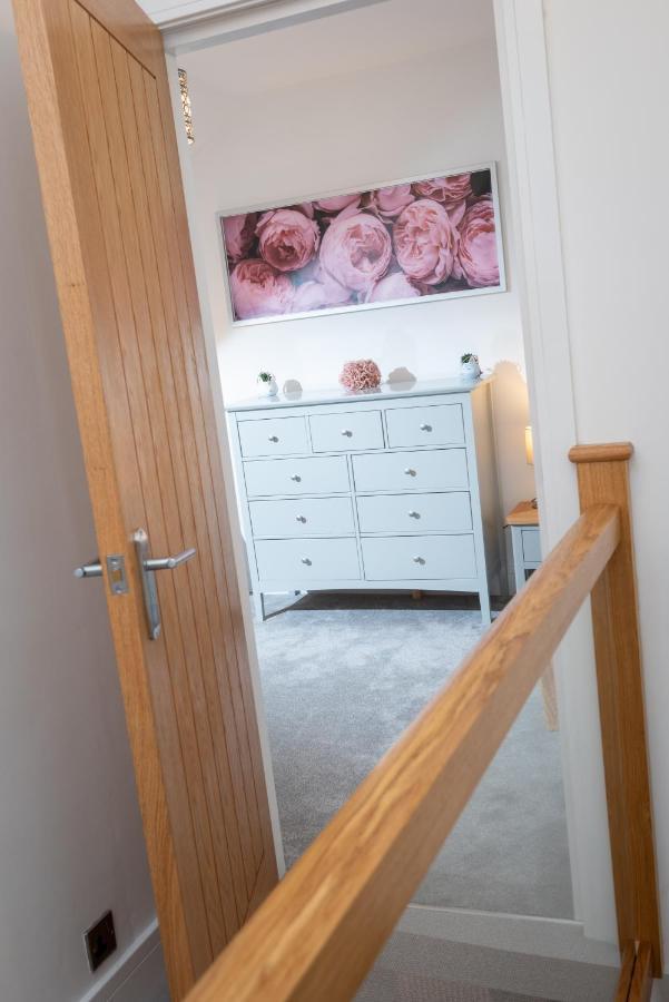 Lola'S Loft With Lake Views - Central Bowness - Pet Friendly Exterior photo