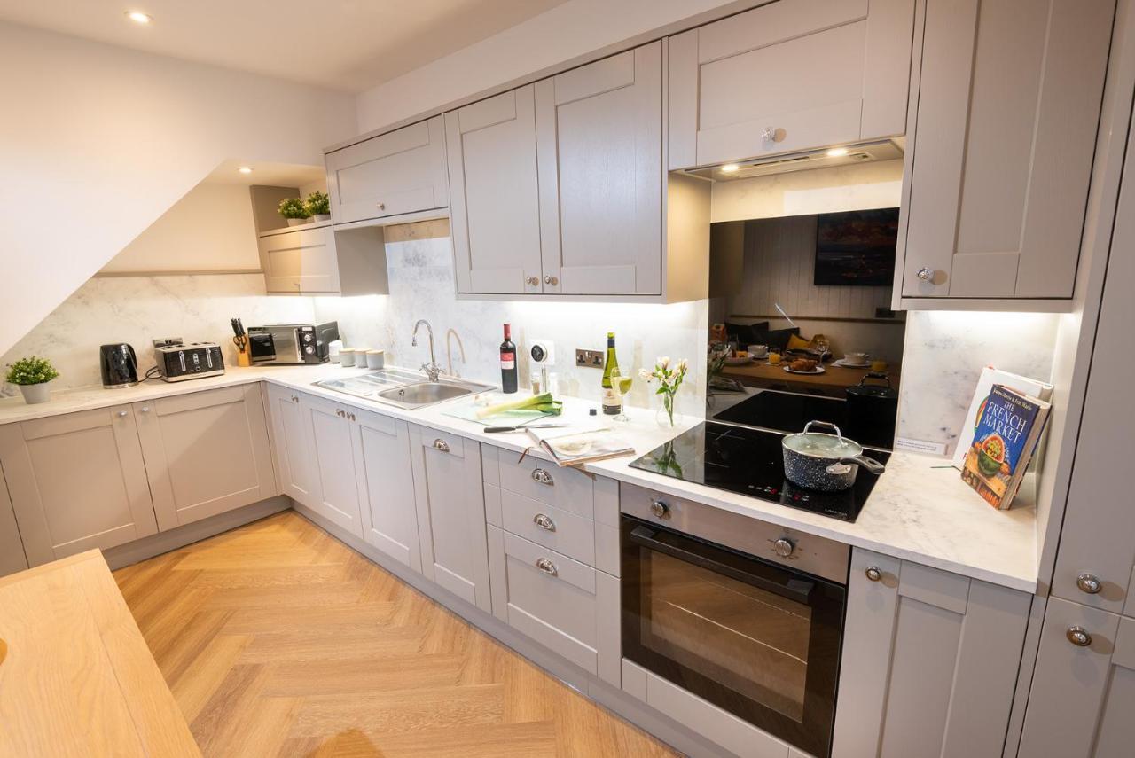 Lola'S Loft With Lake Views - Central Bowness - Pet Friendly Exterior photo