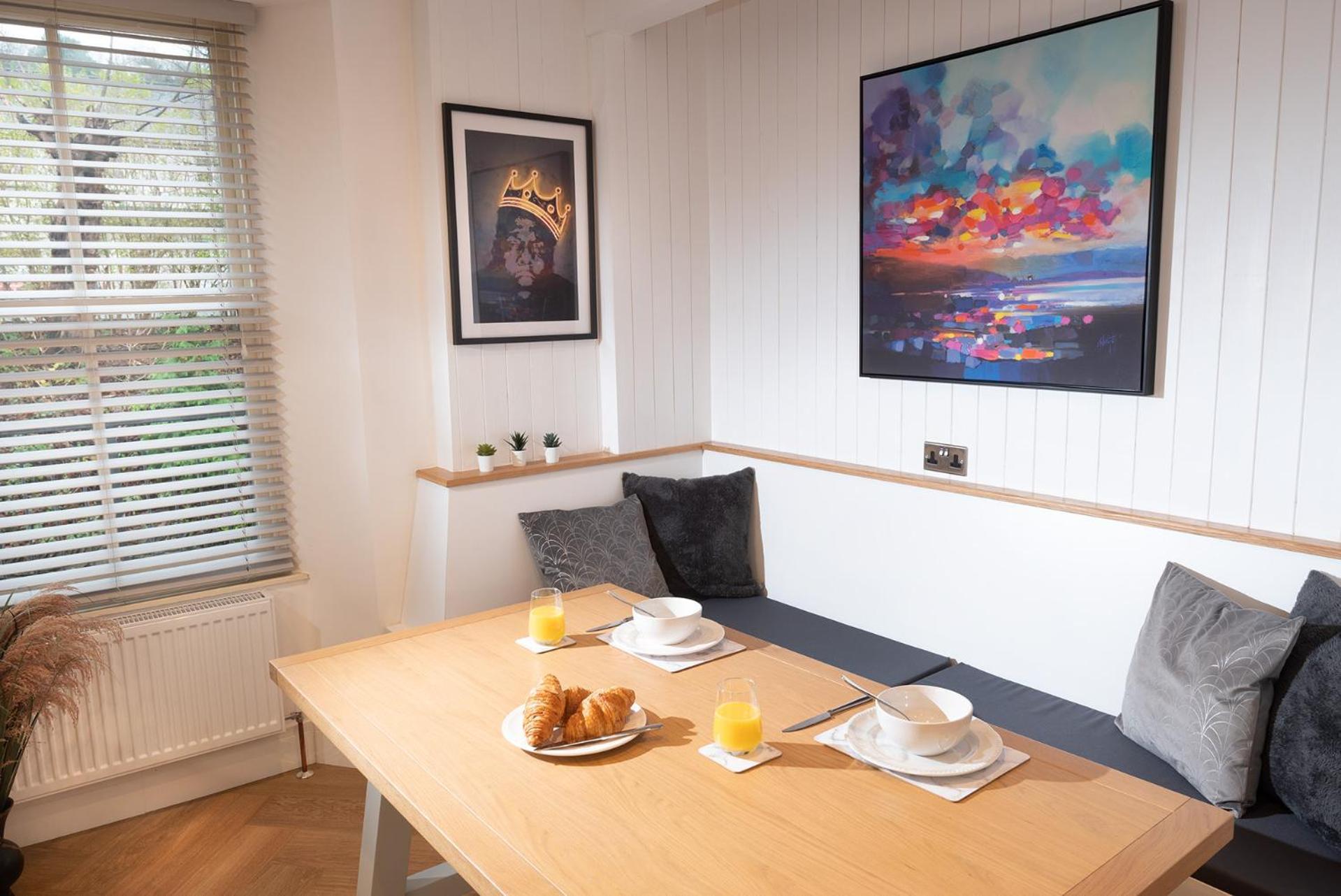 Lola'S Loft With Lake Views - Central Bowness - Pet Friendly Exterior photo