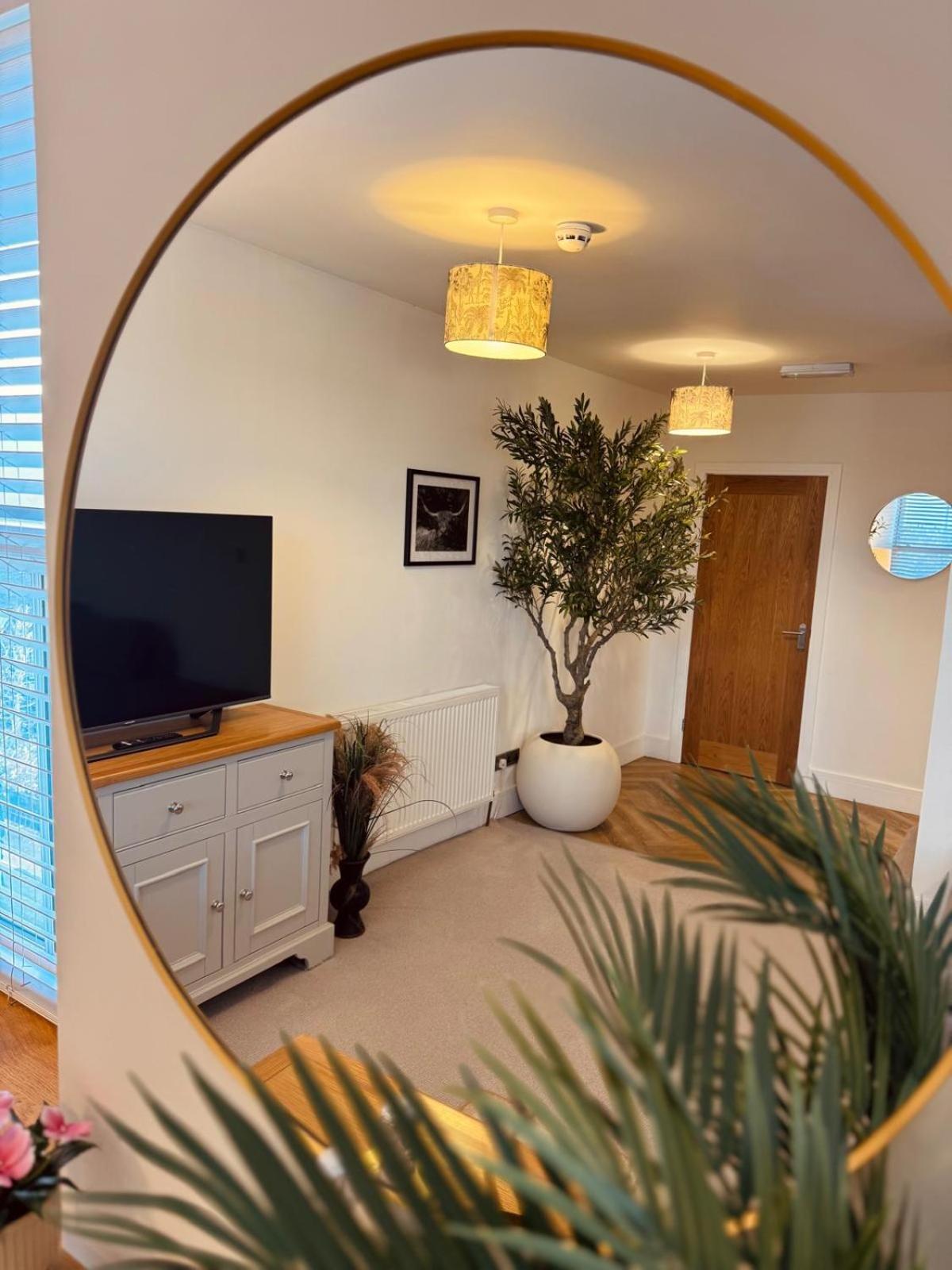 Lola'S Loft With Lake Views - Central Bowness - Pet Friendly Exterior photo